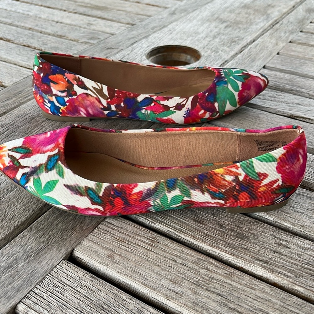 Christian Siriano Pink & Green Floral Pointed Flats - Picture 10 of 13